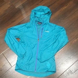 Turquoise Patagonia super light wind/rain breaker